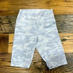 Lululemon High Rise Short 8” Size 6